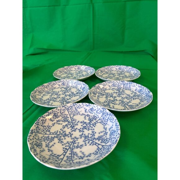 Set Of 5 Blue & White Ceramic Plates With Floral Pattern - Picture 1 of 2